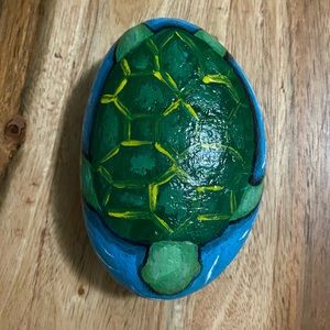 HAND CRAFTED swimming turtle hand painted beach stone garden rock paperweight